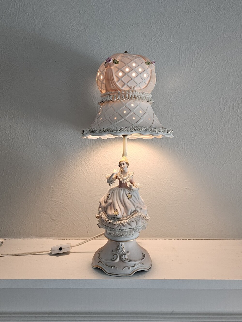 Vintage 50s Ardalt Lenwile Verithin Porcelain Bisque Hand Painted Boudoir Lamp - Picture 3 of 14